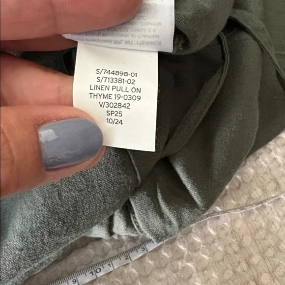 NWT GAP Women’s Dark Green Chinos - Picture 7 of 7